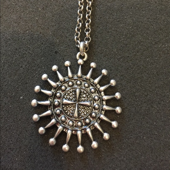 NWT Lucky Brand Silvertone Pendant Necklace - Picture 2 of 4