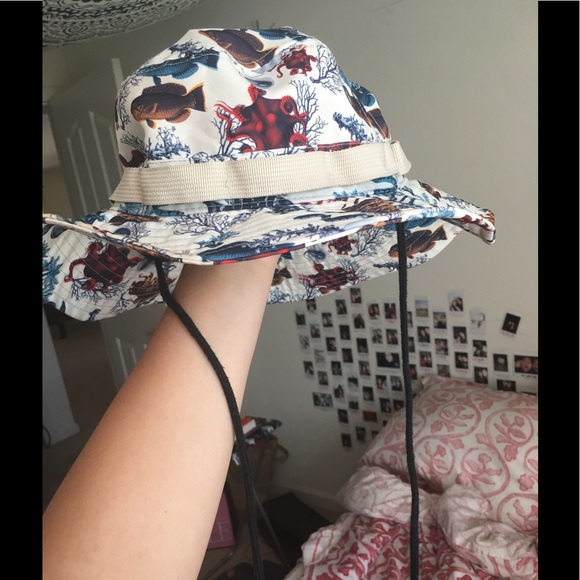 Bucket hat - Picture 2 of 4