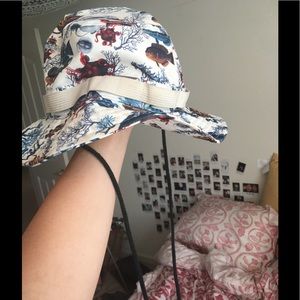 Bucket hat
