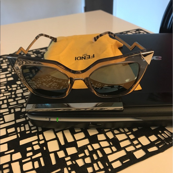 Sunglasses main image 4
