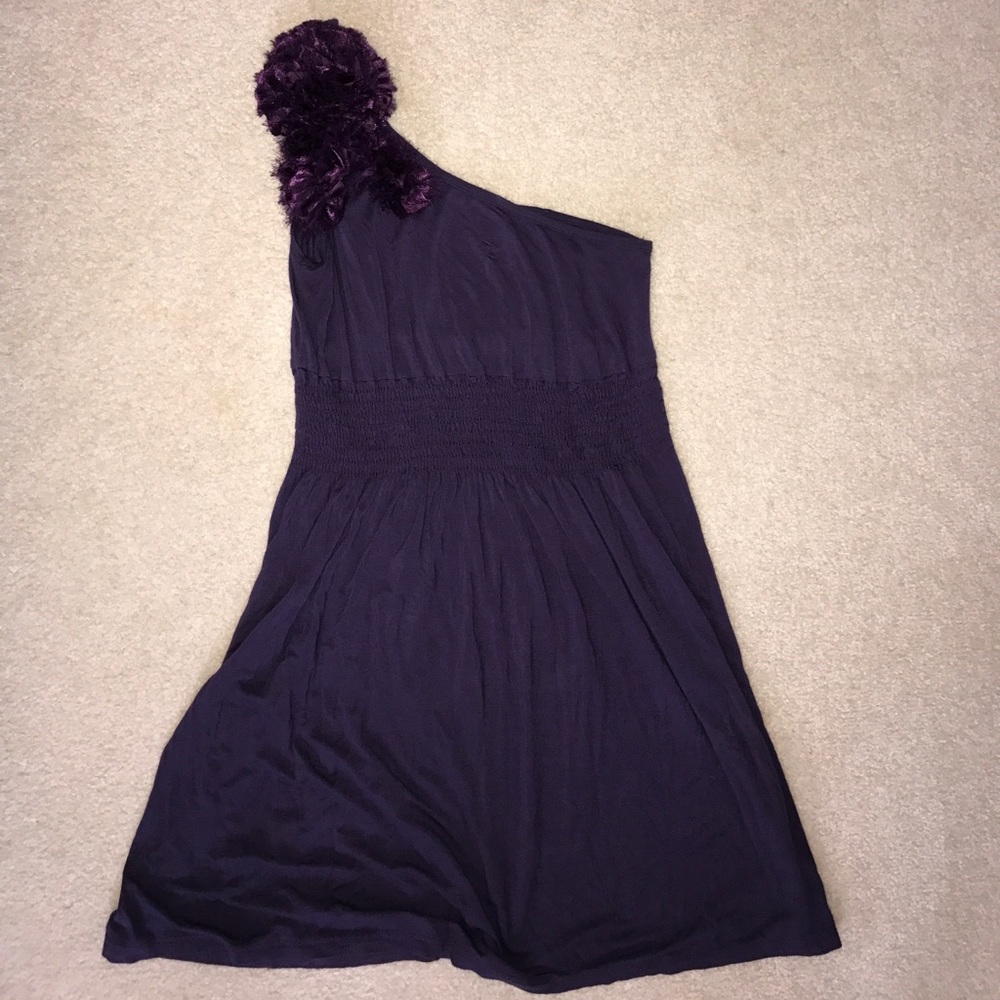 One shoulder purple dress