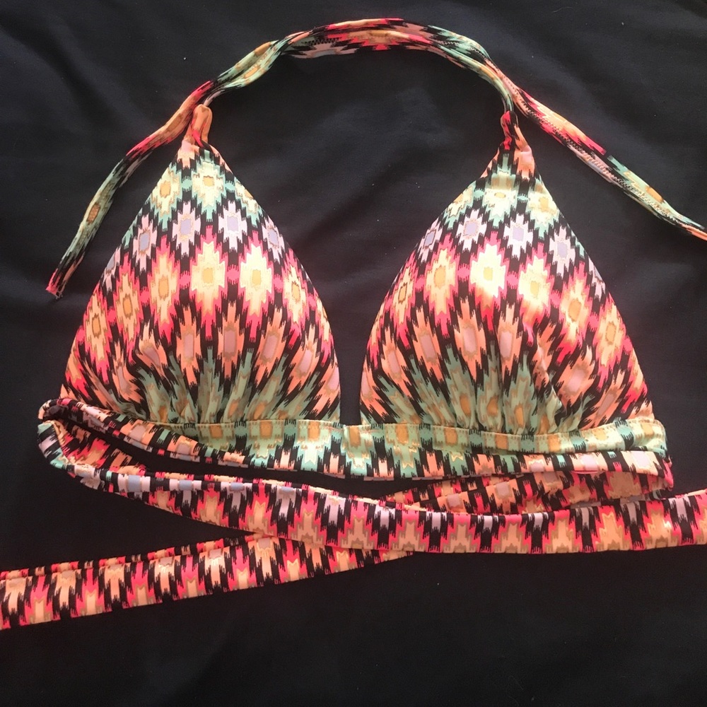 Large VS triangle top with removable padding