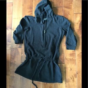DRAWSTRING WAISTED HOODED SWEATSHIRT