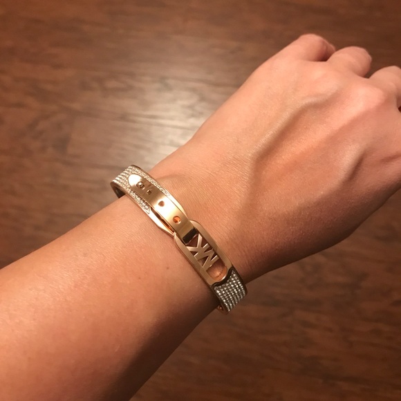 MICHAEL KORS Cityspace Hardware Buckle Bracelet - Picture 8 of 8