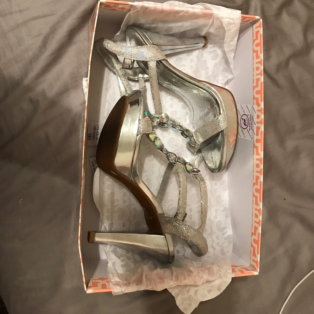 Gianni Bini silver pumps