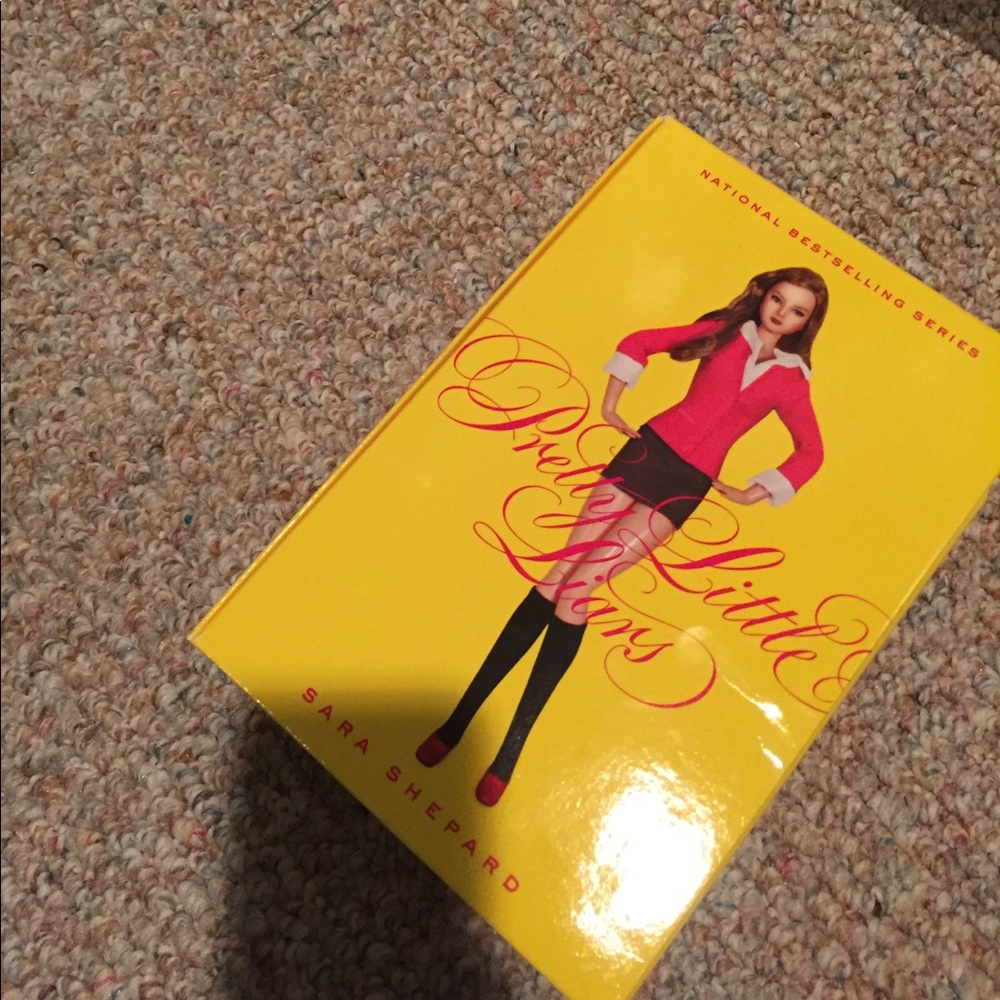 Pretty Little Liars Books 1-4 - Picture 2 of 3