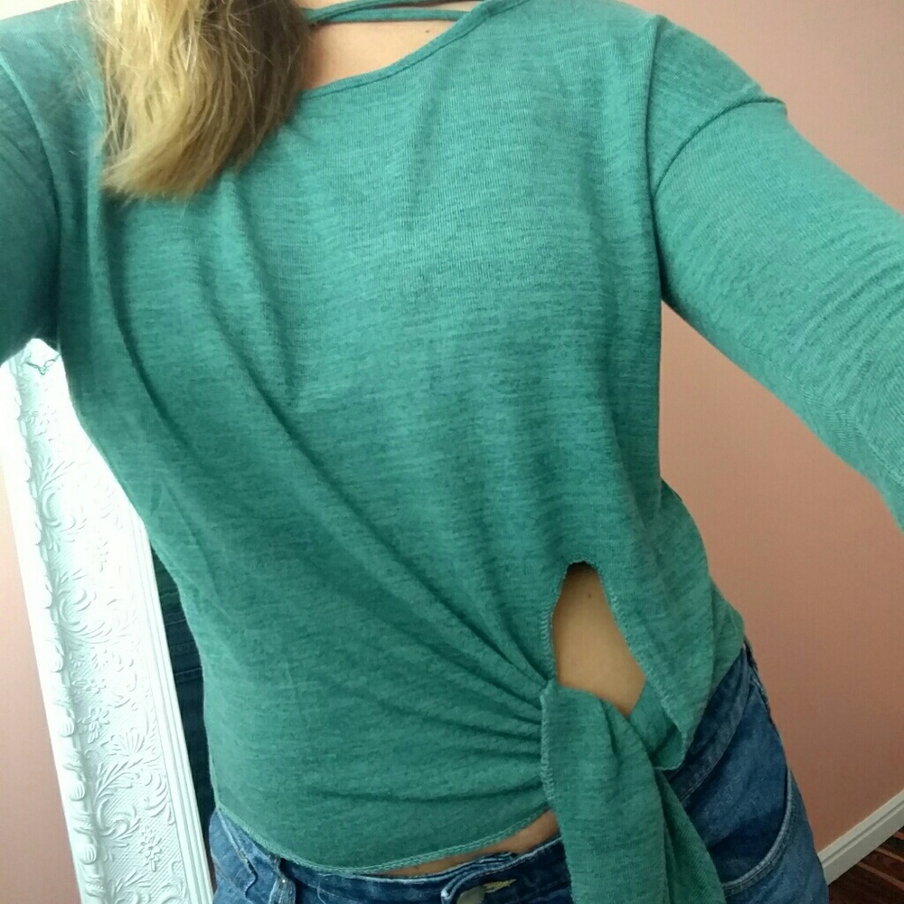 🏷️PRICE IS FIRM🏷️🌿🌱CRISS CROSS TOP🌿🌿 - Picture 4 of 4
