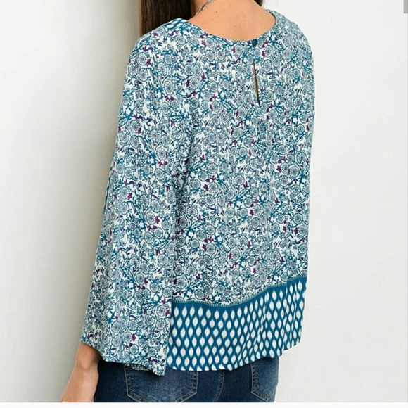 Mixed print top, great colors ❤️ - Picture 2 of 2