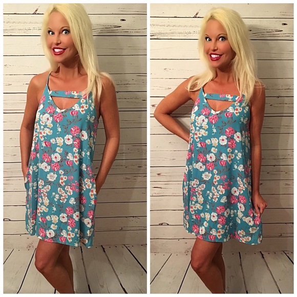 LAST 1! 💕Stunning strappy floral dress w/pockets - Picture 2 of 2