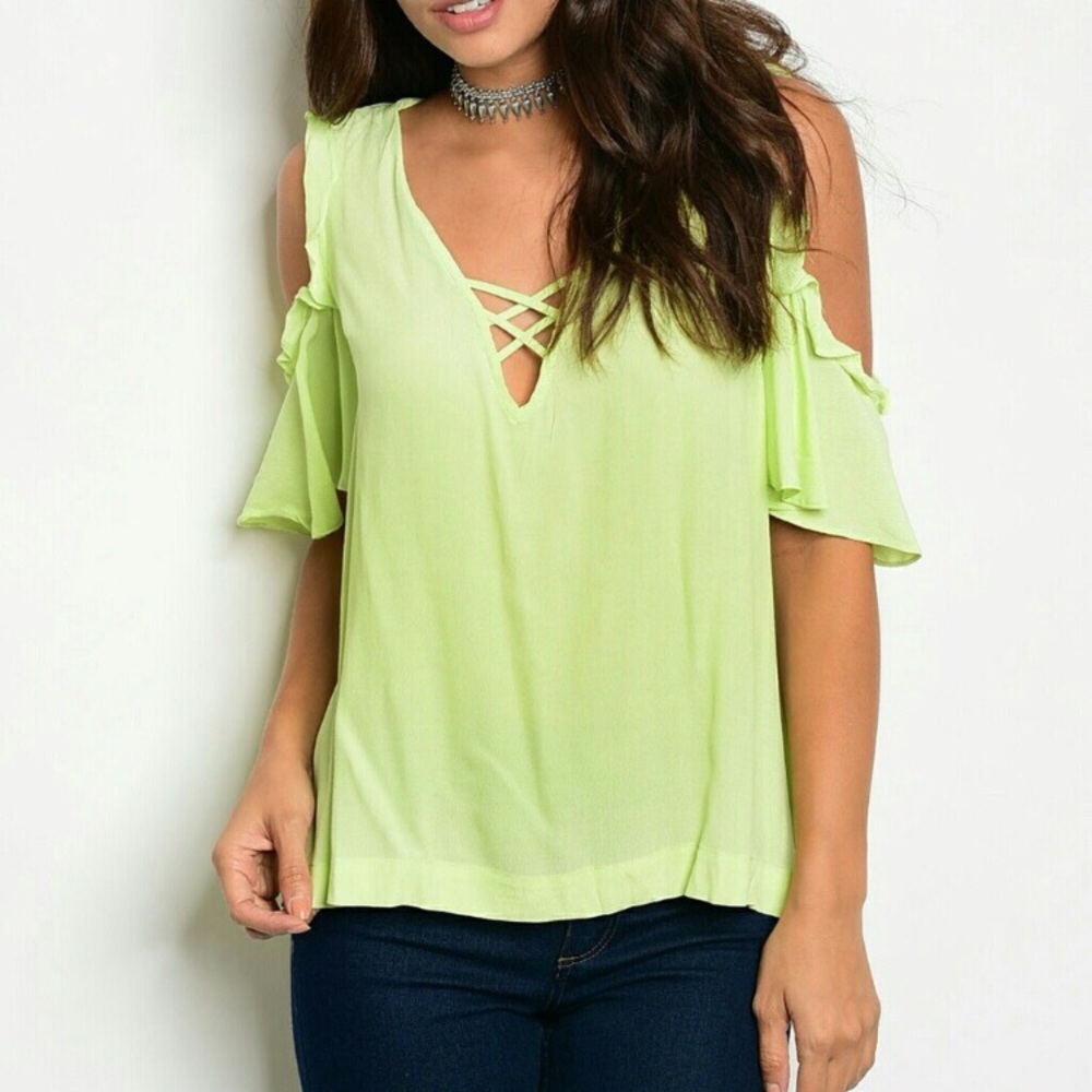 💕LAST CHANCE💕 Cold shoulder top in lime green