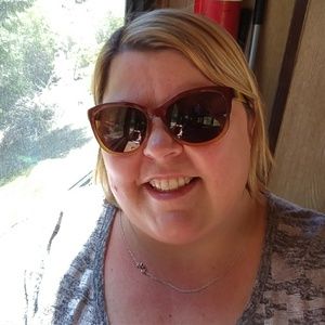 Meet your Posher, Carrie