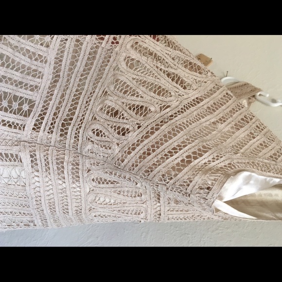 Unworn batternburg lace tank expensive look! Tan - Picture 3 of 4