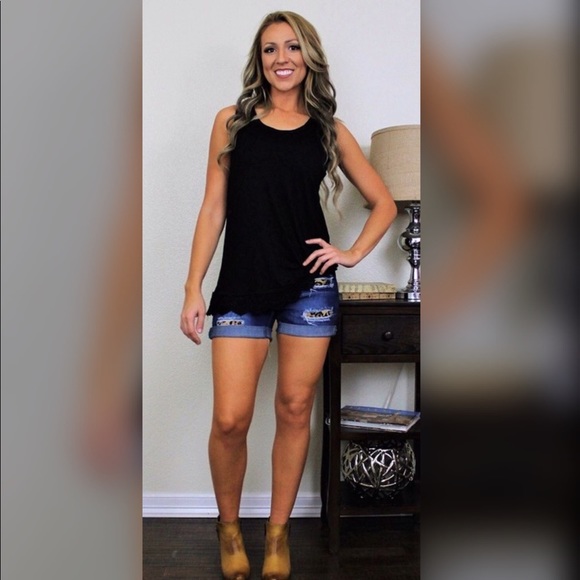 PLUS-ONE SIZE 24 LEFT-Leopard Print Detail Shorts - Picture 2 of 3