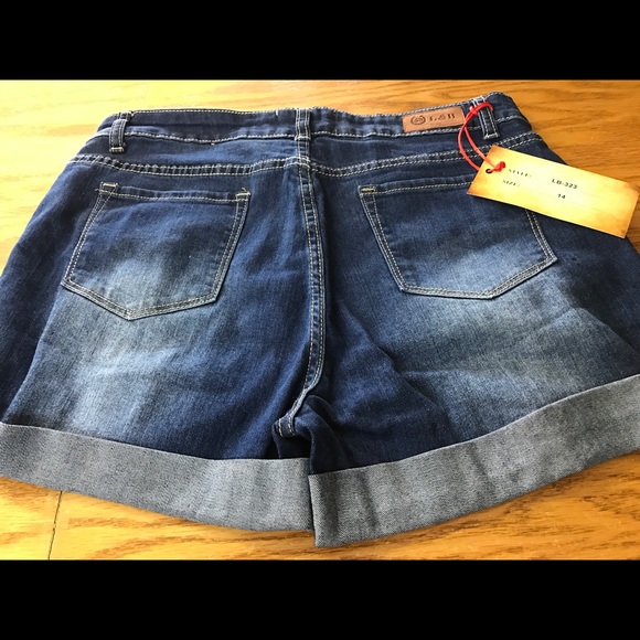 PLUS-ONE SIZE 24 LEFT-Leopard Print Detail Shorts - Picture 3 of 3