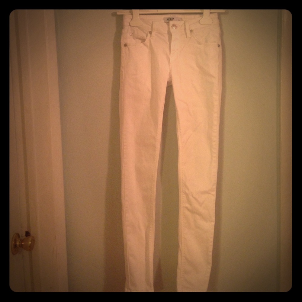 White skinny jeans! The perfect summer pant!