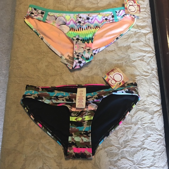 Bikini - Picture 1 of 2