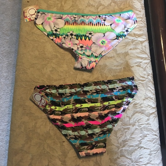 Bikini - Picture 2 of 2