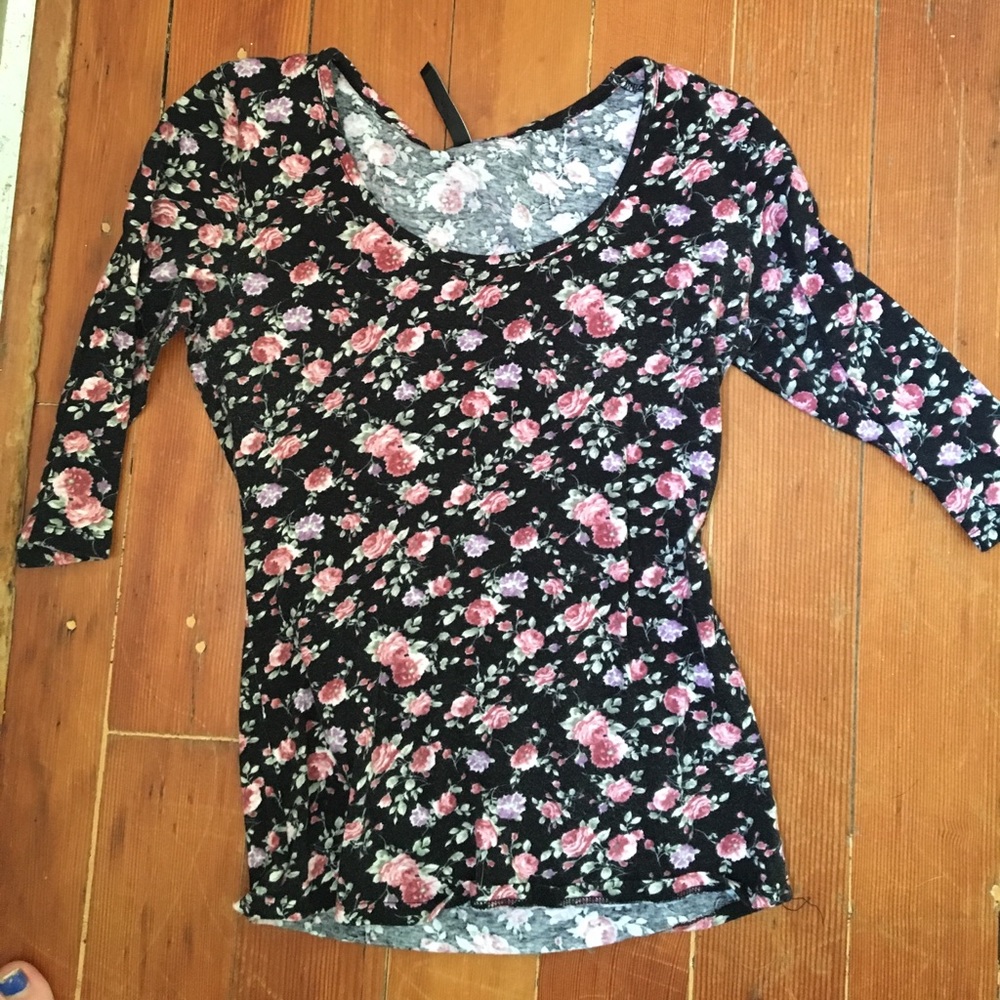 Elbow length tight shirt with roses on it.