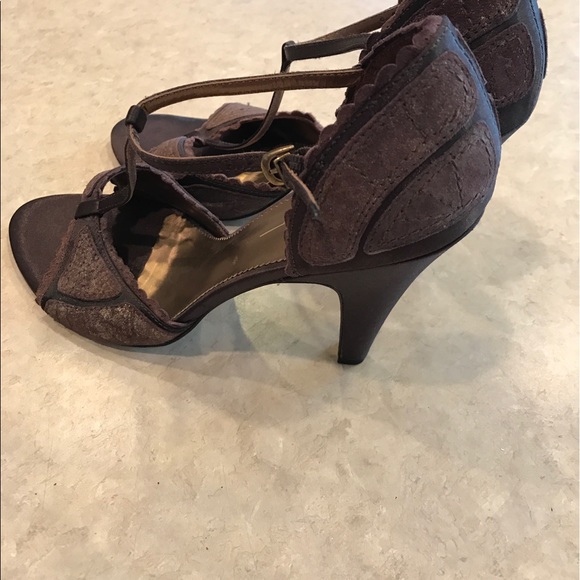 Shoes - Picture 2 of 4