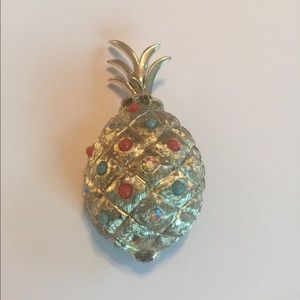 Pineapple pin