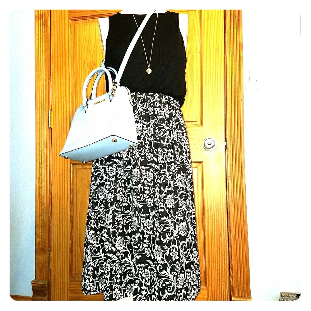 Adorable black and white LOFT midi dress 