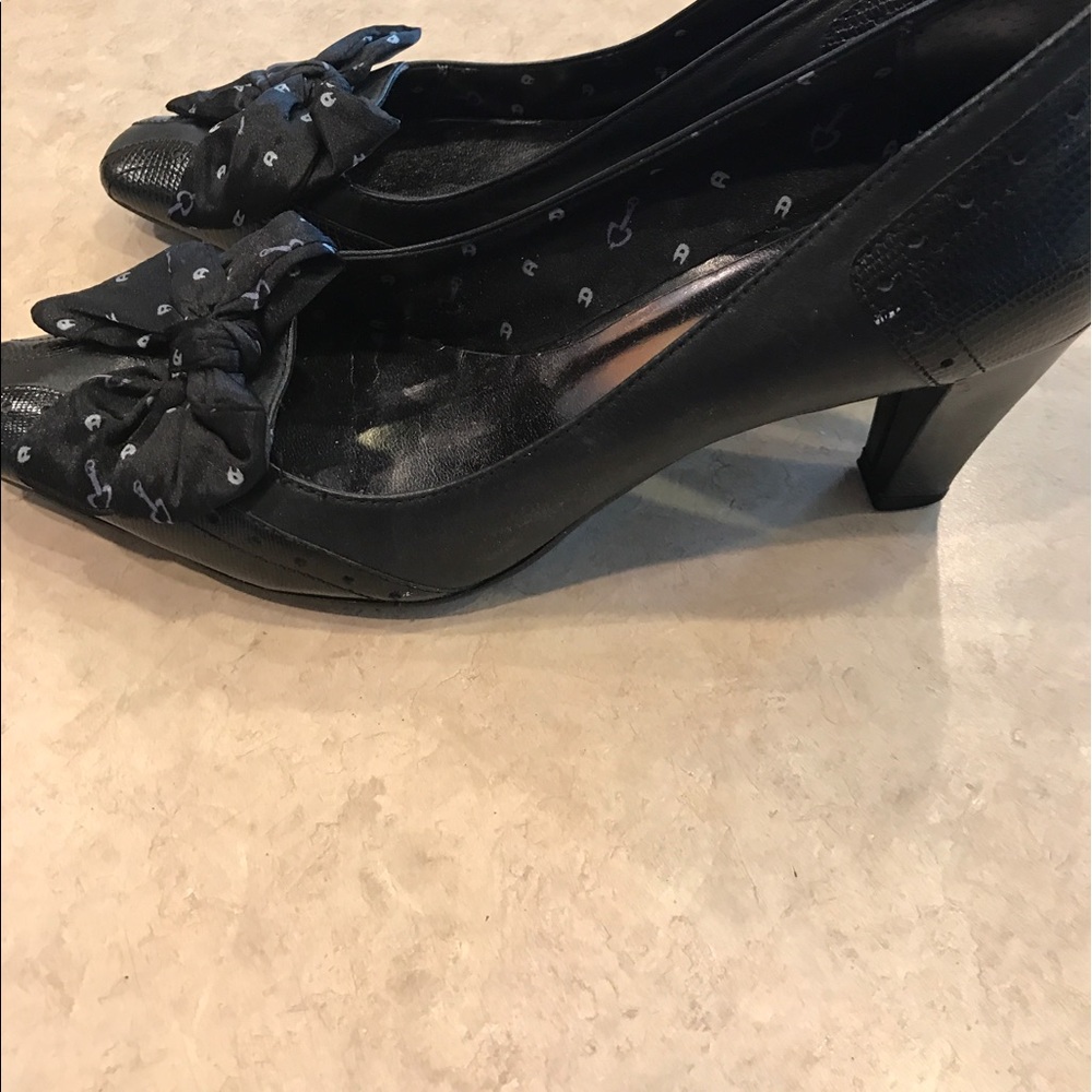 Shoes - Picture 2 of 4