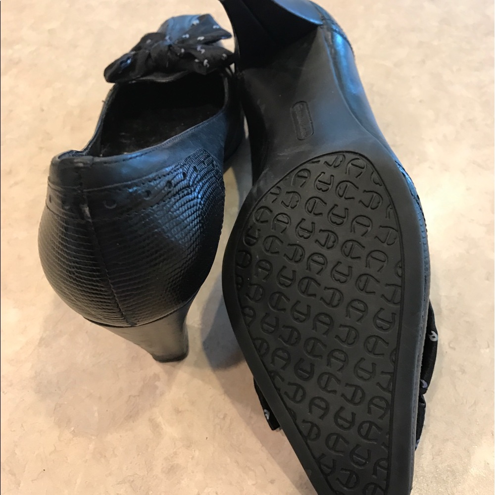 Shoes - Picture 3 of 4