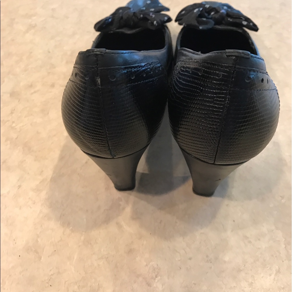 Shoes - Picture 4 of 4
