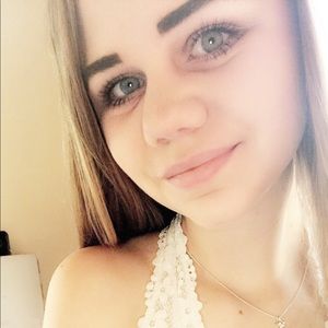 Meet your Posher, Abbey