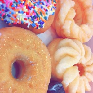 Meet your Posher, sprinkle donuts