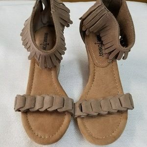 NWOT Minnetonka Wedge Sandals