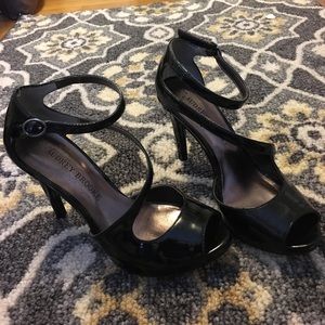 Audrey Brooke Black Leather Pumps