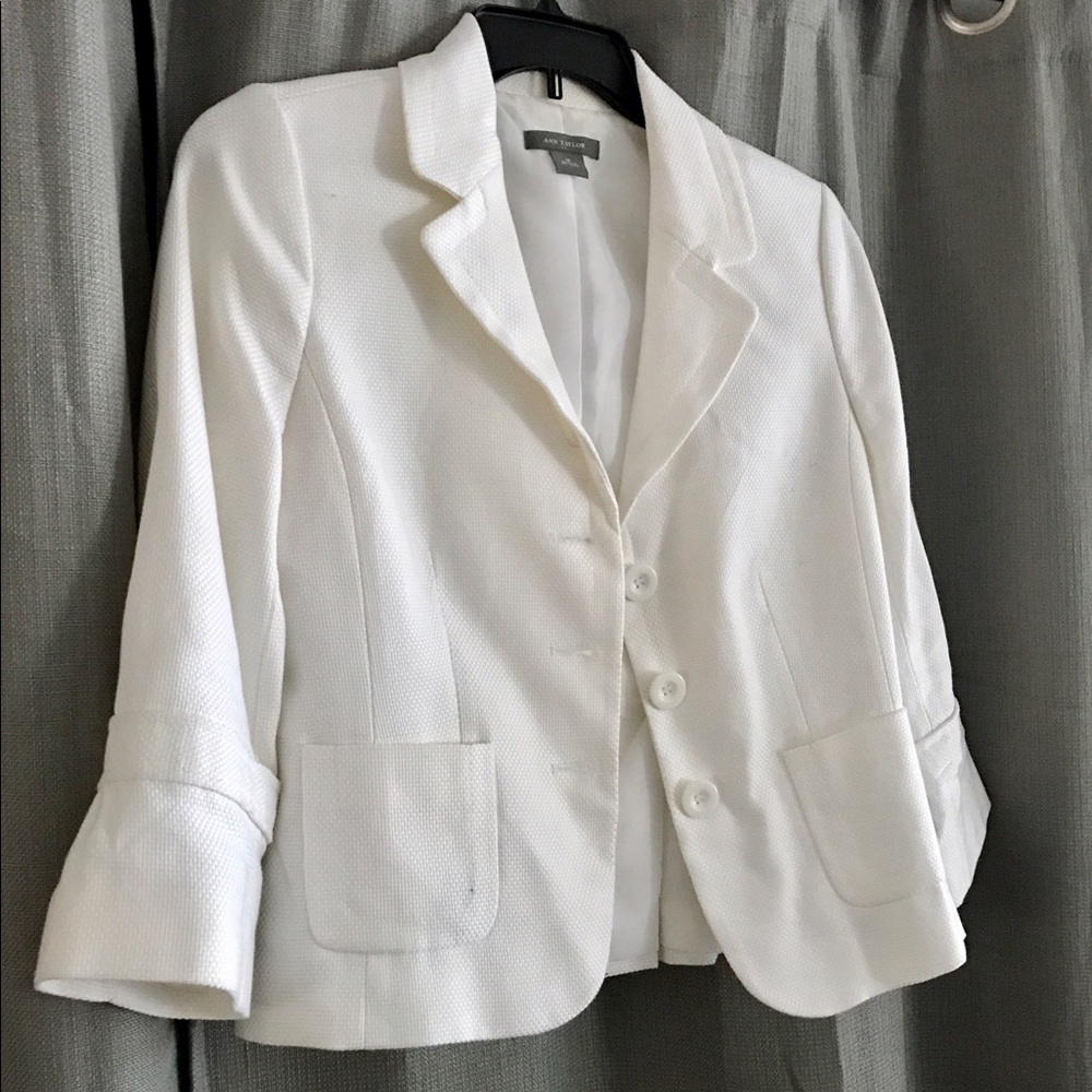 Ann Taylor white summer blazer. Looks brand new!