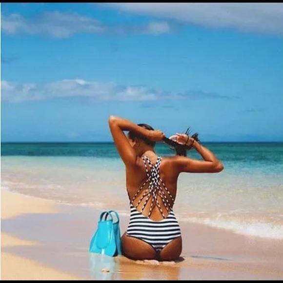 ‘Savannah’ Strappy one piece stripped swim suit - Picture 3 of 6