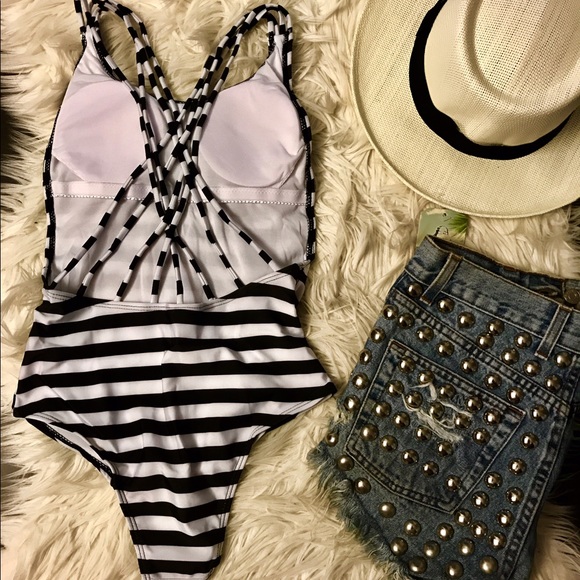 ‘Savannah’ Strappy one piece stripped swim suit - Picture 5 of 6