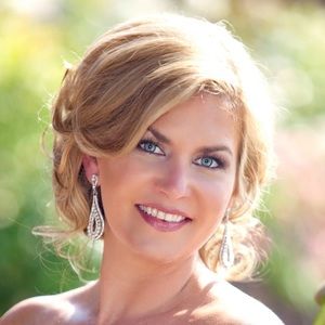 Meet your Posher, Elizabeth