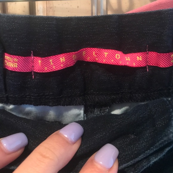 Super cute stretchy dark denim shorts - Picture 3 of 5