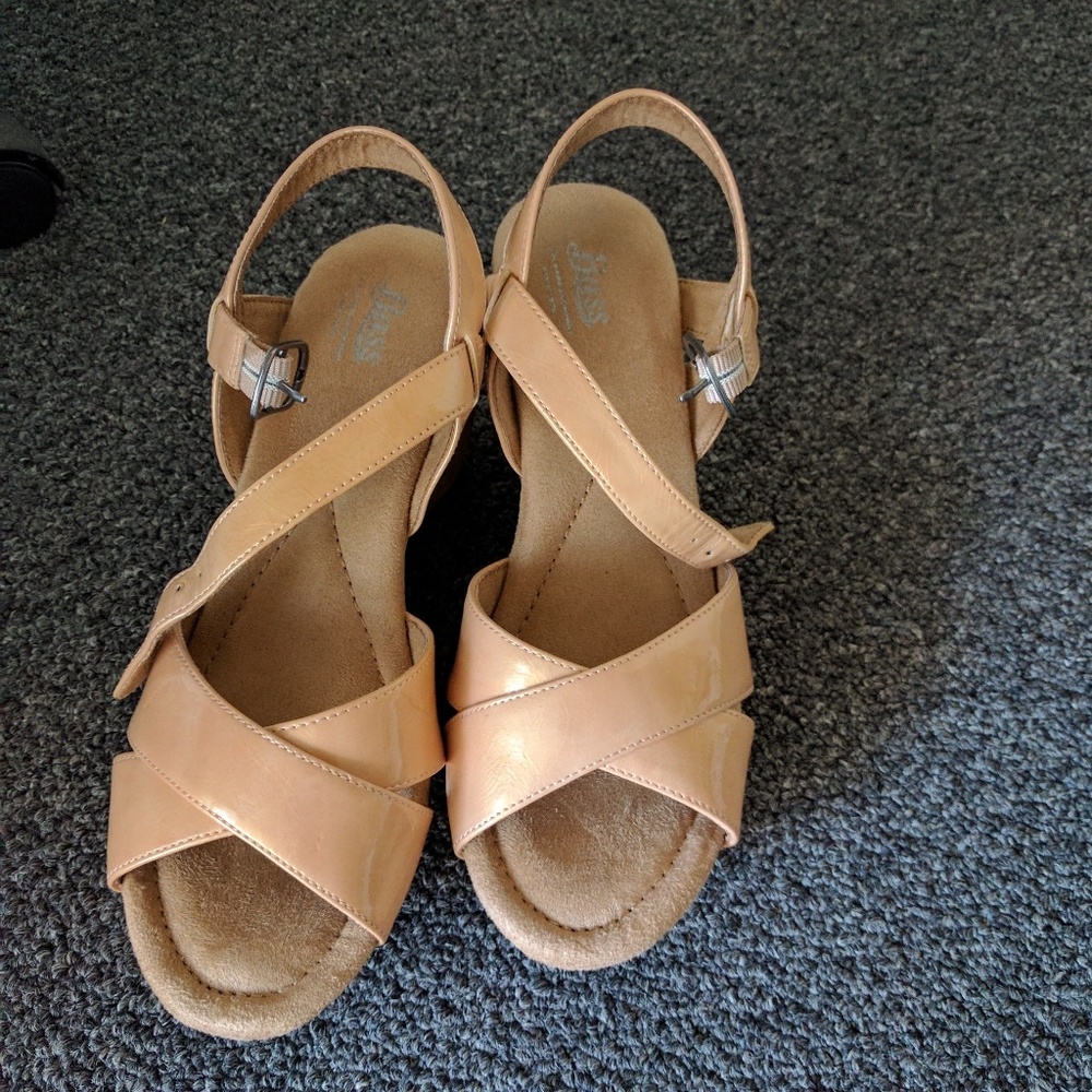 Bass wedge sandals