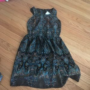 Patterned dress with zipper on back