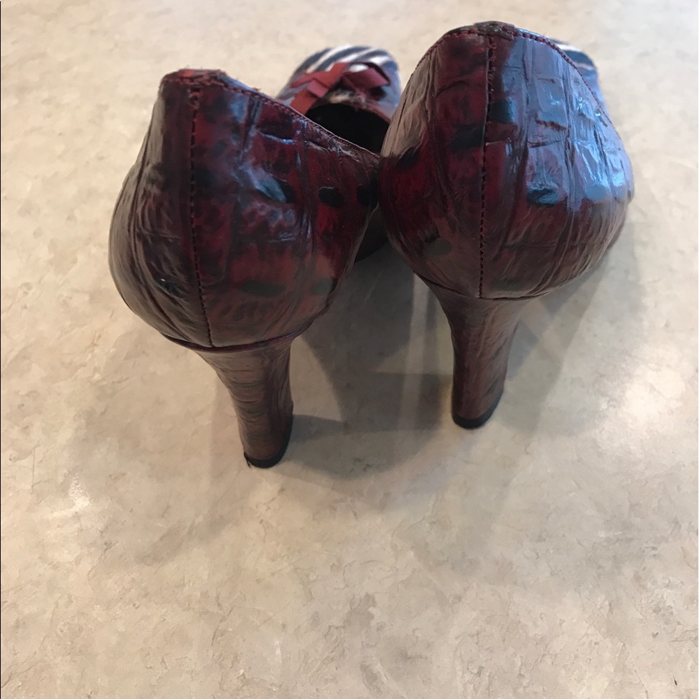 Shoes - Picture 4 of 5