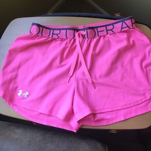 Great condition Under Armour loose fit shorts