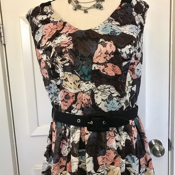 City Chic printed lace dress - Picture 4 of 8