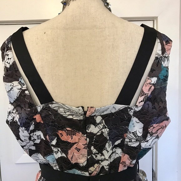 City Chic printed lace dress - Picture 6 of 8