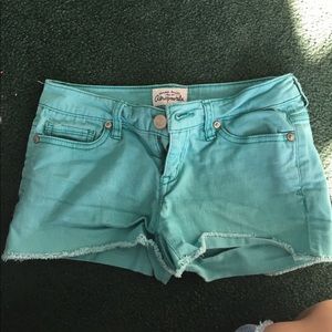 blue lowcut shorts
