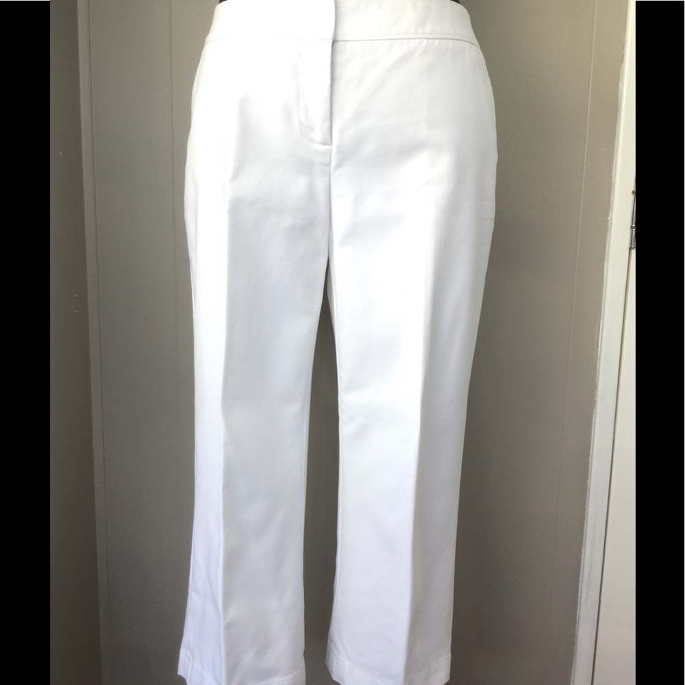 White cotton/spandex Capri pant