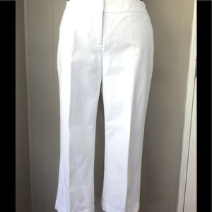 White cotton/spandex Capri pant