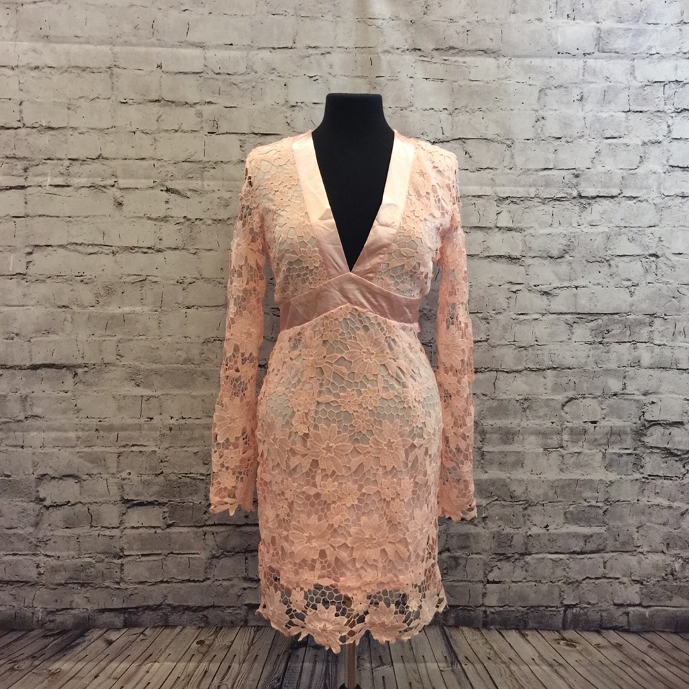 NWT ChicMe Boutique Pink Crocheted Floral  Dress