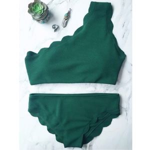 🆕NWT!! Emerald Green Scalloped Two-Piece Swimsuit