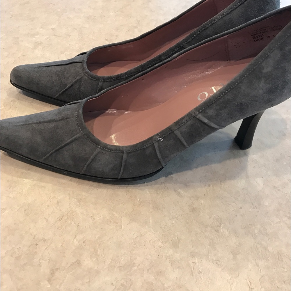 Shoes - Picture 2 of 4