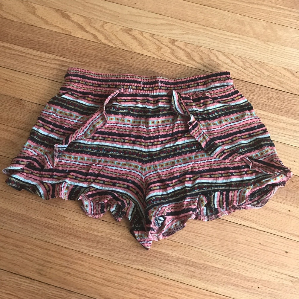 Patterned loose shorts